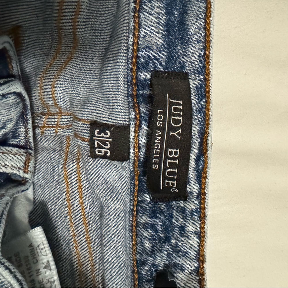 Judy Blue Boyfriend Fit Medium Wash Jeans
